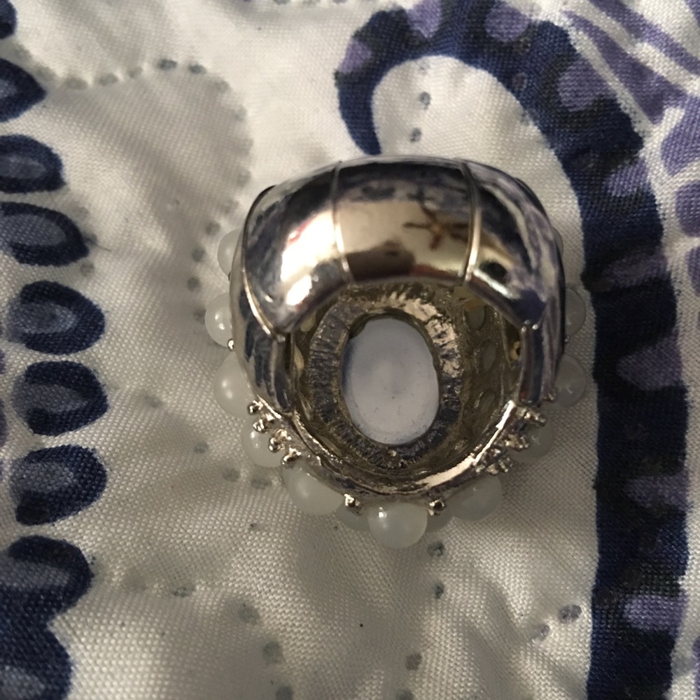 Beautiful ring - Picture 3 of 3